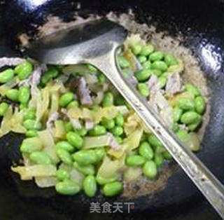 Stir-fried Edamame with Sauerkraut and Lean Pork Shreds recipe