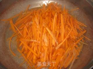 Carrots Mixed with Enoki Mushrooms recipe