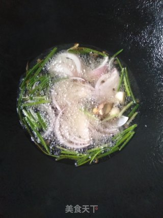 Shredded Chicken with Scallion Oil recipe