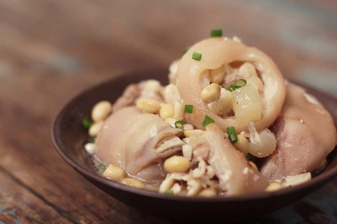 Soy Peanut Trotter Soup recipe