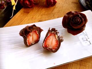 Valentine's Day Gift: Chocolate Strawberry Rose recipe