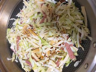 Stir-fried Cabbage with Luncheon Meat recipe