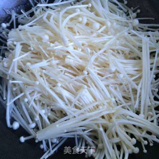 Enoki Mushroom in Tomato Sauce recipe