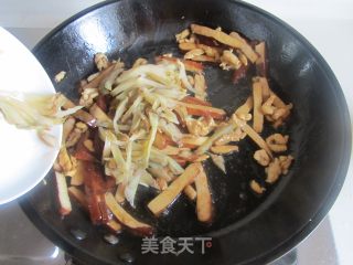 Stir-fried Shredded Chicken with Hang Pepper Dried Mustard Vegetables recipe