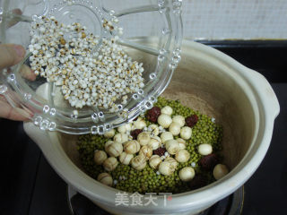 Mung Bean and Lotus Seed Soup recipe