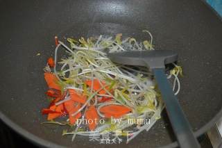 Stir-fried Vermicelli with Spontaneous Bean Sprouts recipe