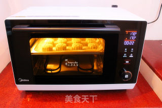 Cantonese-style Lemon Five-core Mooncake recipe