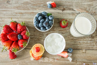 Pretty Girl with Berries-berry Smoothie recipe