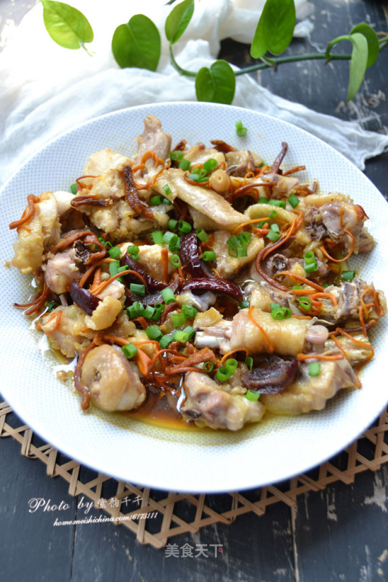 Steamed Chicken with Cordyceps Flower
