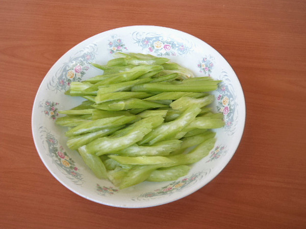 Stir-fried Celery with Bamboo Shoots recipe