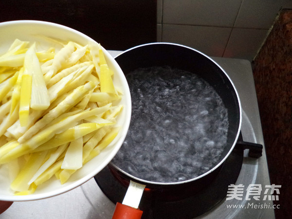 Cold and Crispy Bamboo Shoots recipe