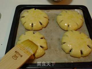 Huaer Red Bean Bread-happy As A Flower, We are Happy! recipe