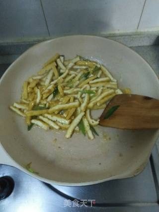 Fried Tofu with Celery recipe