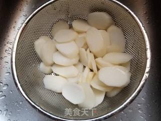 Stir-fried Fungus with Fresh Lily and Yam recipe