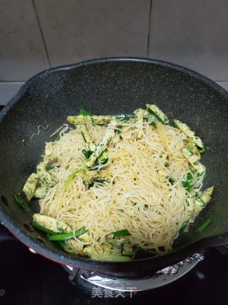 Fried Rice Noodles with Omelette recipe