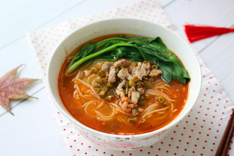 Rice Noodles with Capers and Pork recipe