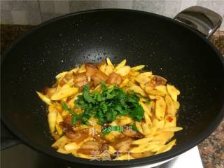 Stir-fried Pork with Huoxiang Bamboo Shoots recipe