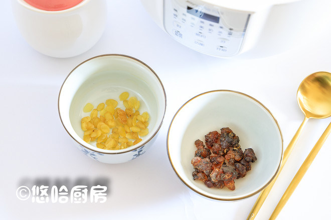 Peach Gum and Soap Horn Rice Stewed with Milk recipe