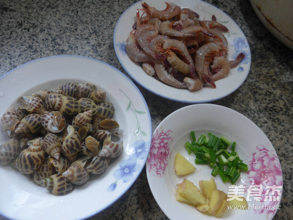 Fried Sea Prawns with Snail recipe