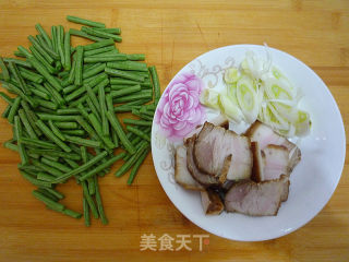 Fried Noodles with Cowpea recipe