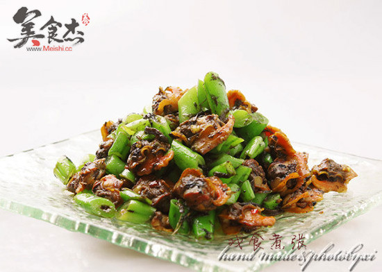 Stir-fried Red Snails with Green Beans and Olive Vegetables recipe