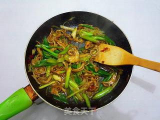 Stir-fried Shredded Tripe with Green Garlic recipe