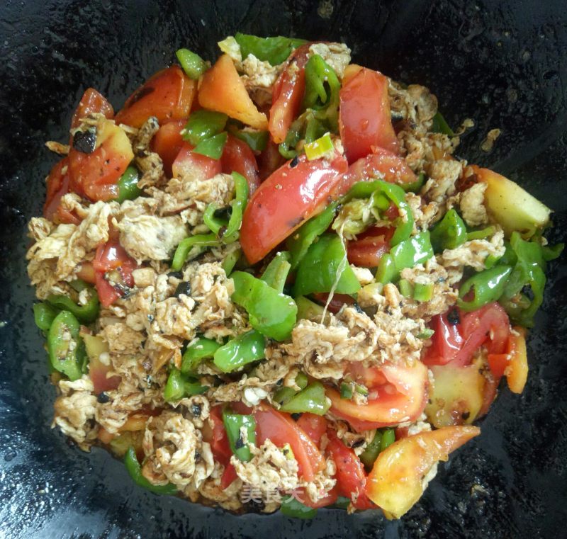 Scrambled Eggs with Green Peppers and Tomatoes recipe