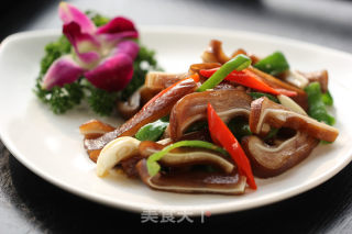 Stir-fried Pork Ears with Green Peppers recipe