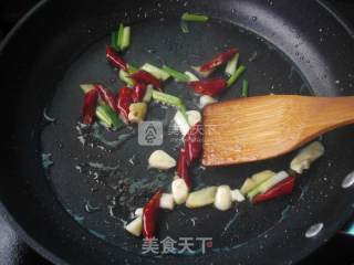 Stir-fried Chicken with Spicy Dried Fungus recipe