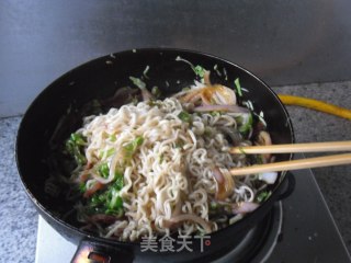 Fried Noodles with Green Cabbage recipe