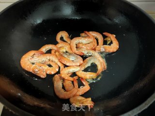 Fried Potato Chips with Green Shrimp recipe