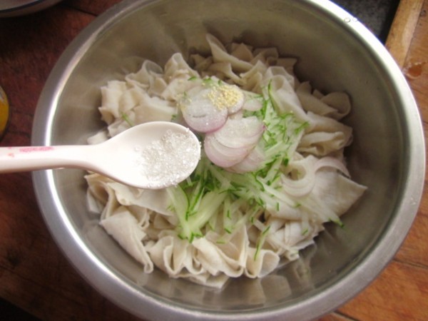 Cold Noodles with Sesame Sauce and Spicy Oil recipe