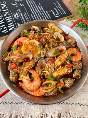 Spicy and Delicious, Delicious to The Finger-sucking Seafood recipe