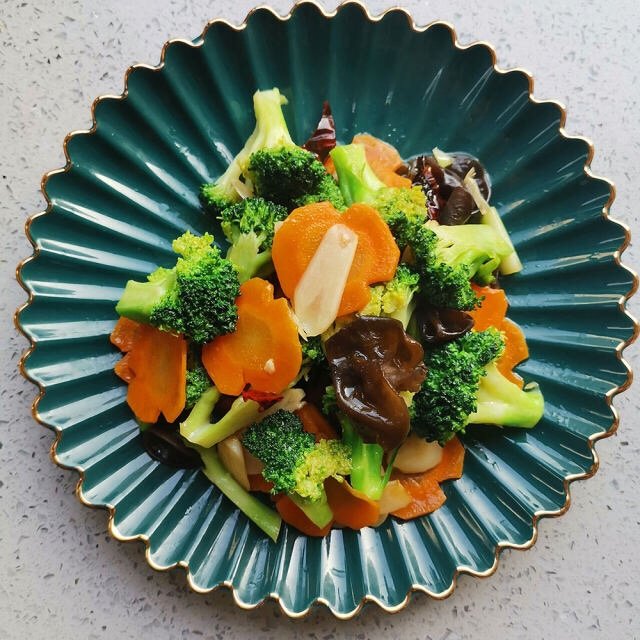 Vegetarian Stir-fried Broccoli