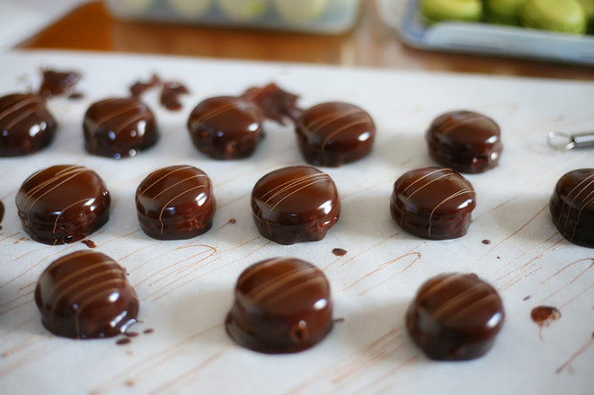 Chocolate Icing Macarons recipe