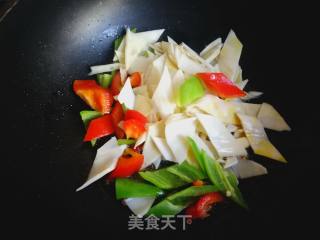 Stir-fried Bamboo Shoots with Green Red Pepper recipe