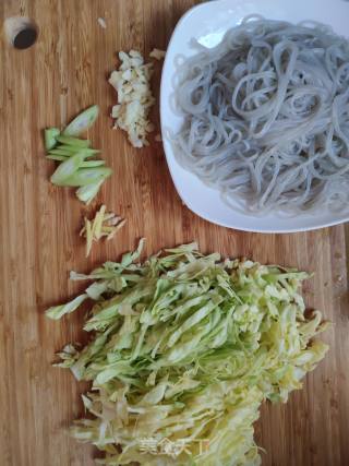 Stir-fried Noodles with Head Vegetables recipe