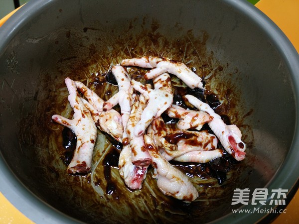 Braised Chicken Feet with Kelp and Soy Beans recipe