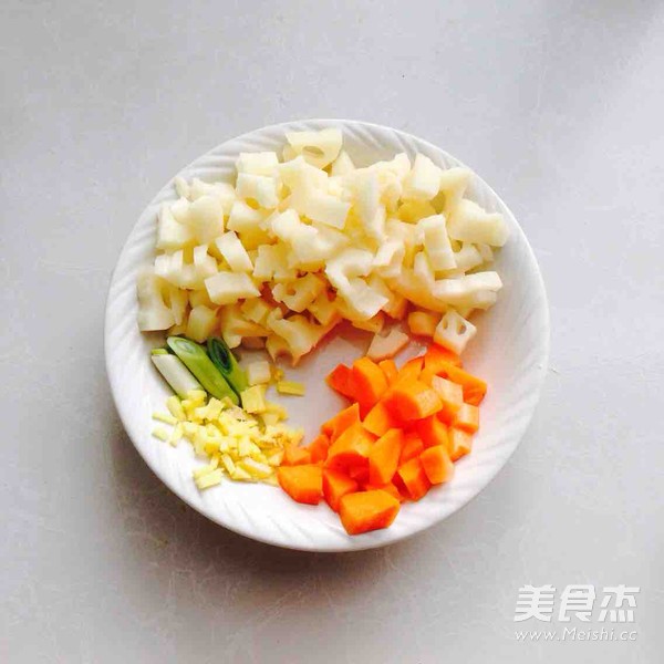 Braised Rice with Lotus Root and Carrots recipe