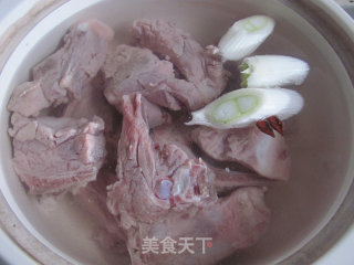 Autumn Tonic Soup---lotus Root Black Bean Pork Ribs Soup recipe