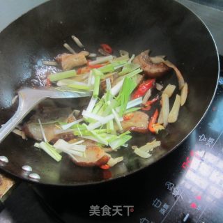 Stir-fried Dongpo Pork with Salted Radish and Garlic recipe