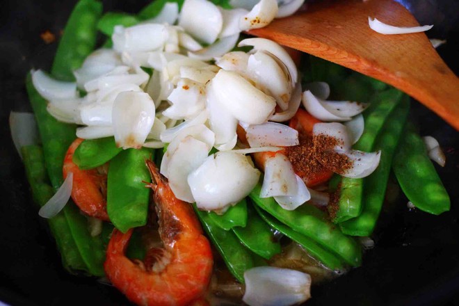 Lily Sea Shrimp and Snow Pea Stir-fry recipe