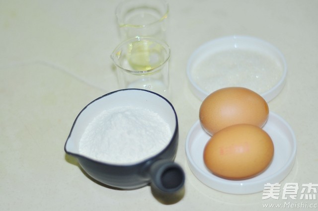 Sponge Cake Muffins with Sour Cream recipe