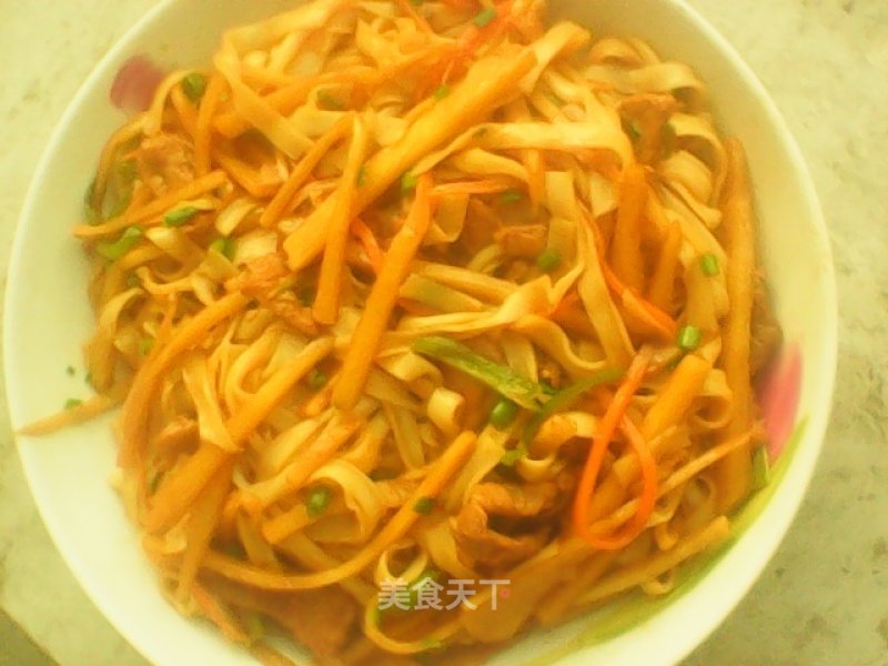 Stir-fried Hor Fun with Shredded Pork and Bamboo Shoots recipe