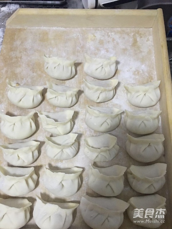 Steamed Dumplings with Cabbage and Pork recipe