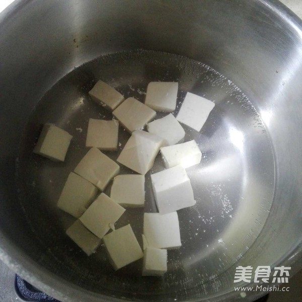 Perch Bone Tofu Soup recipe