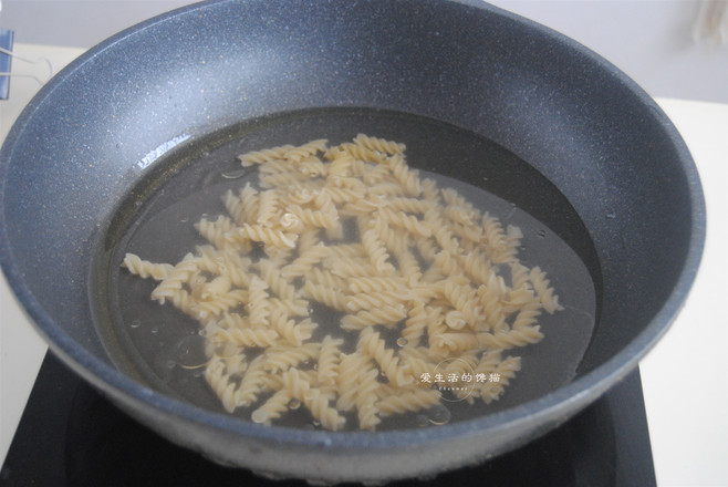 Fried Spiral Noodles recipe