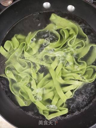 Chunk Beef Spinach Noodles recipe