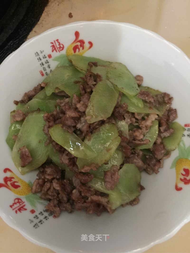 Stir-fried Beef with Lettuce