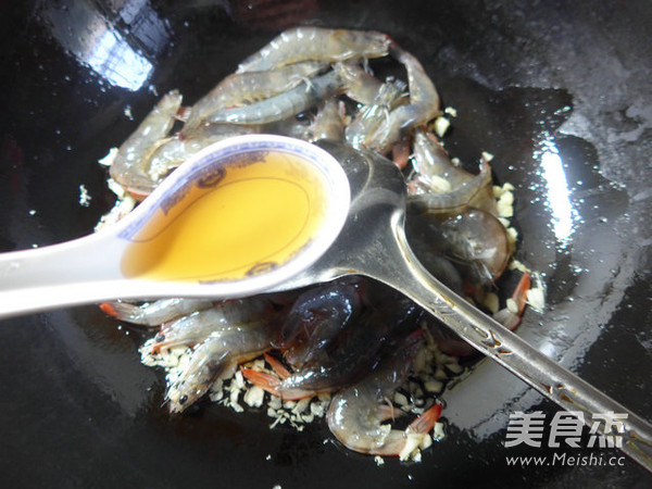 Stir Fried Chrysanthemum with Fresh Shrimp recipe